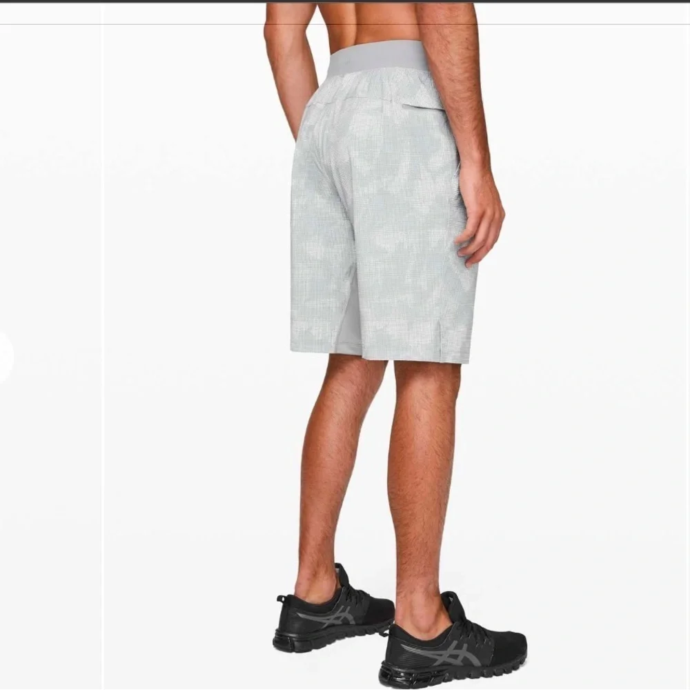 Lululemon Men’s T.H.E. Short Linerless 11” size‎ small